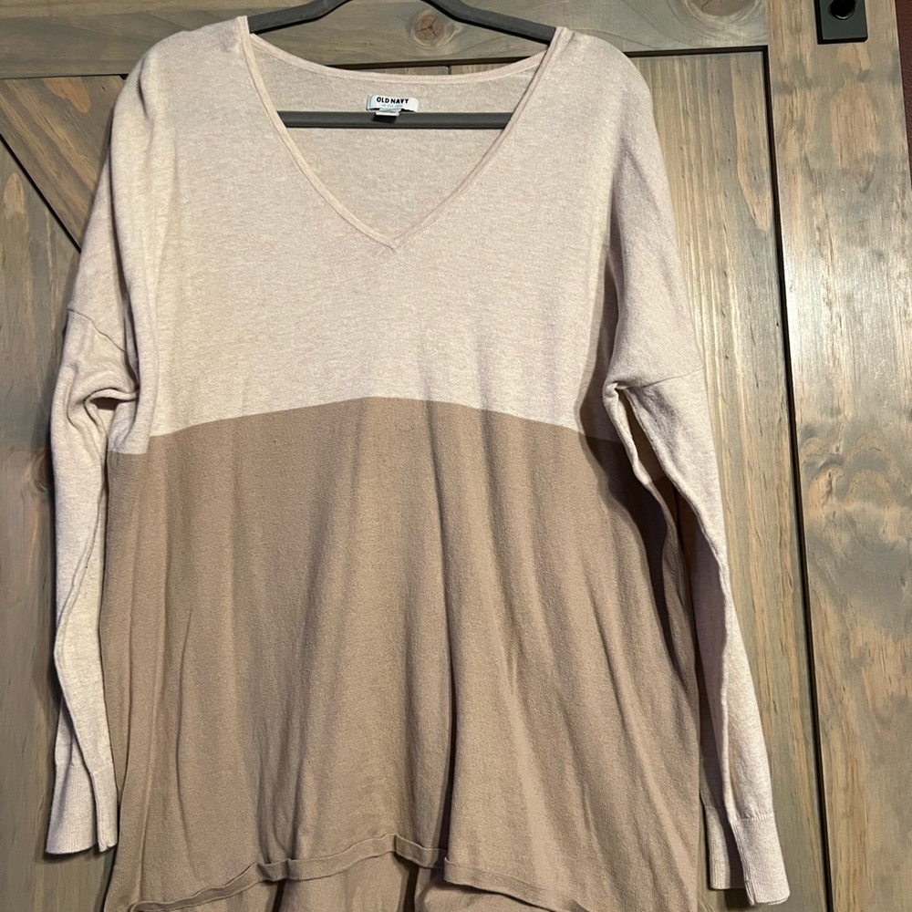 Old Navy Women's Long Sleeve V-Neck Top - Cream and Tan